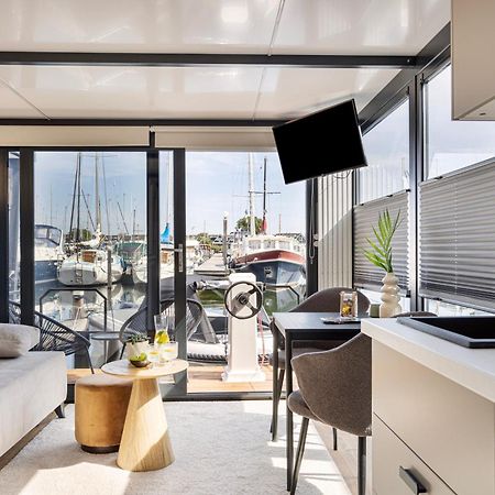 Cosy Tiny Houseboats Near Beach And Restaurants By Weltevreden Experience Zeewolde Luaran gambar