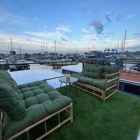 Cosy Tiny Houseboats Near Beach And Restaurants By Weltevreden Experience Zeewolde Luaran gambar
