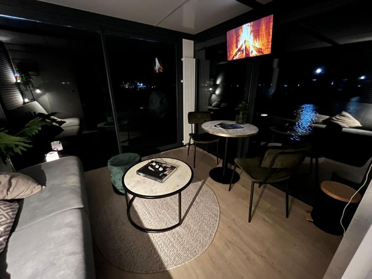 Cosy Tiny Houseboats Near Beach And Restaurants By Weltevreden Experience Zeewolde Luaran gambar