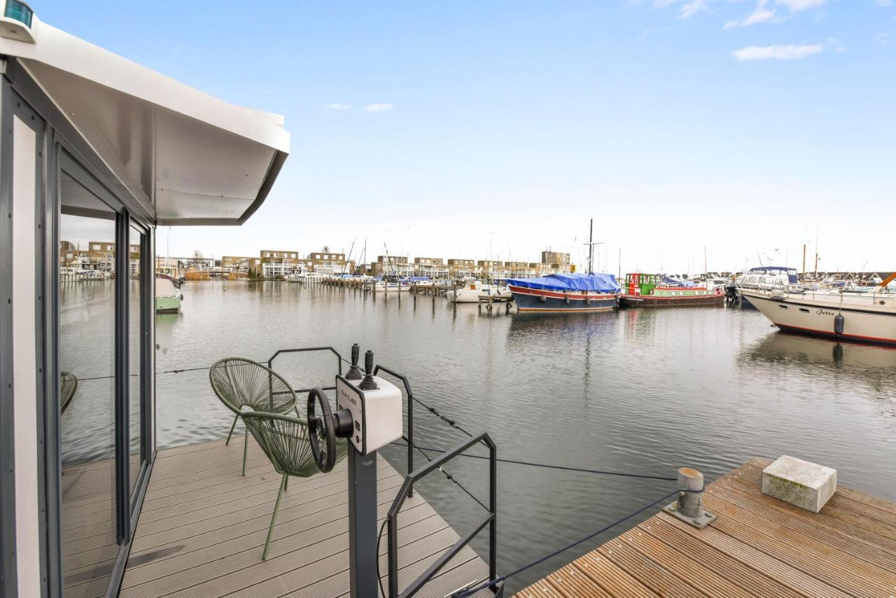 Cosy Tiny Houseboats Near Beach And Restaurants By Weltevreden Experience Zeewolde Luaran gambar