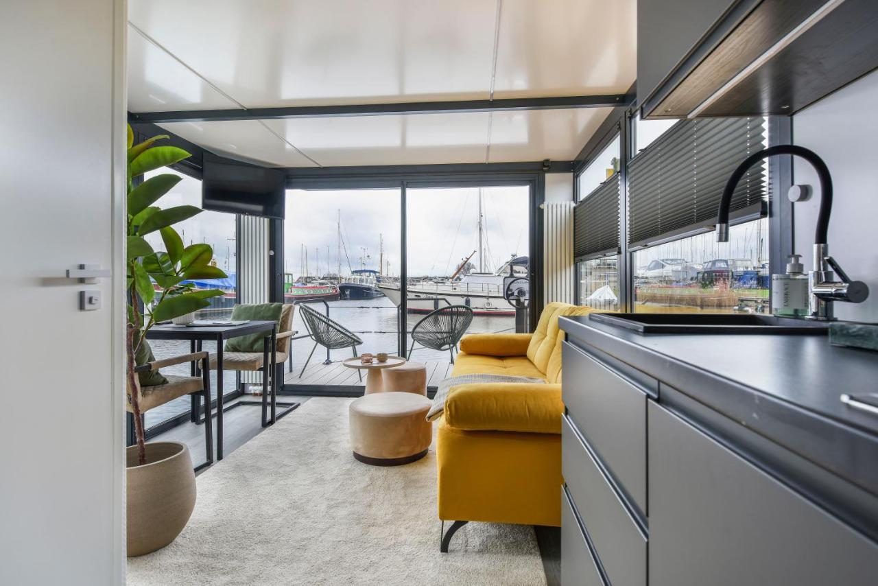 Cosy Tiny Houseboats Near Beach And Restaurants By Weltevreden Experience Zeewolde Luaran gambar