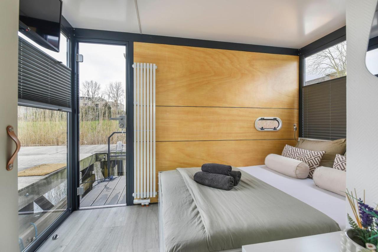 Cosy Tiny Houseboats Near Beach And Restaurants By Weltevreden Experience Zeewolde Luaran gambar