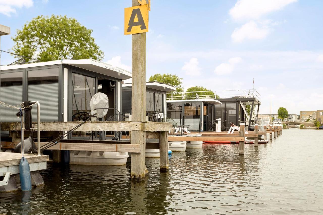 Cosy Tiny Houseboats Near Beach And Restaurants By Weltevreden Experience Zeewolde Luaran gambar