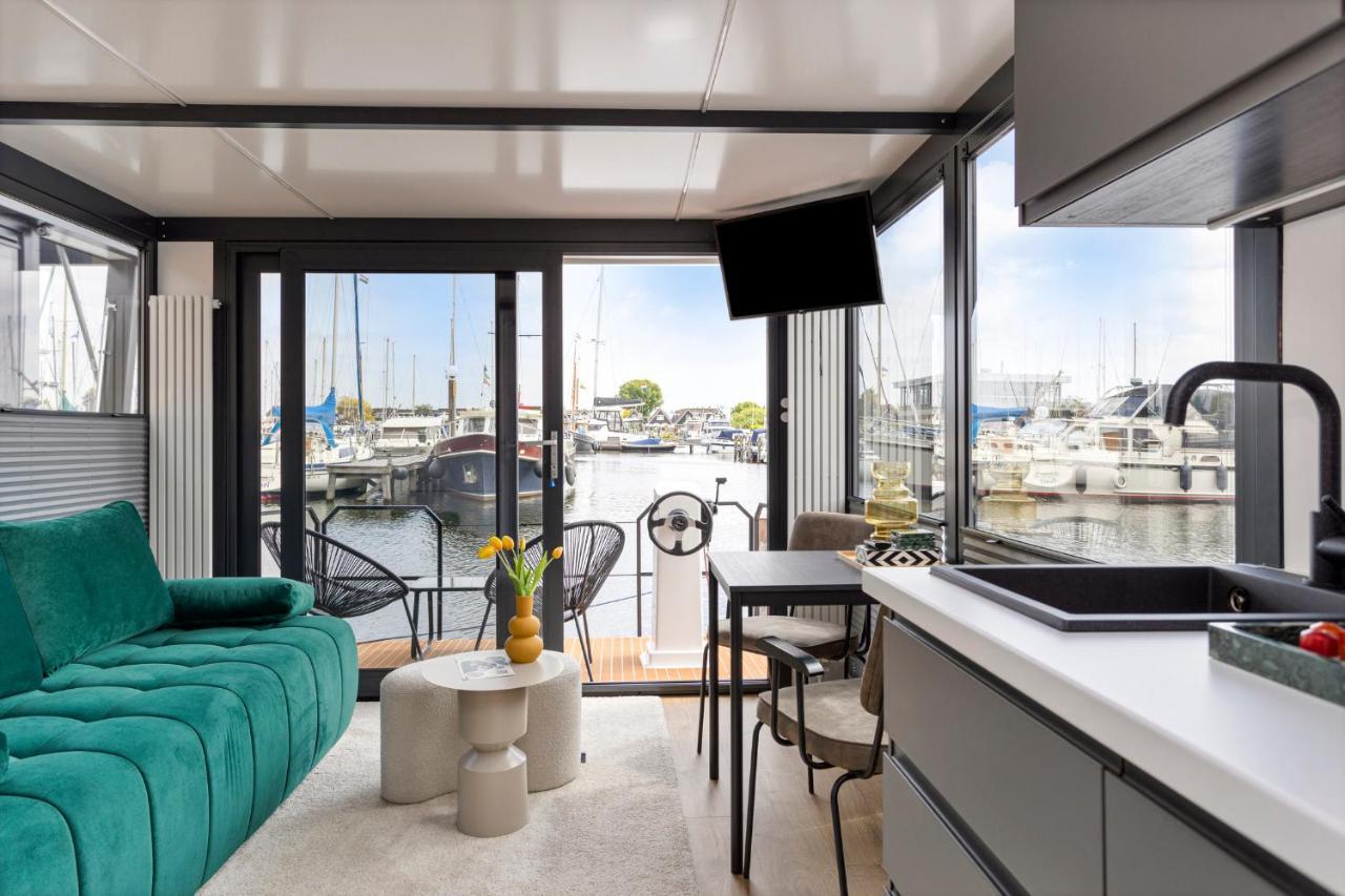 Cosy Tiny Houseboats Near Beach And Restaurants By Weltevreden Experience Zeewolde Luaran gambar