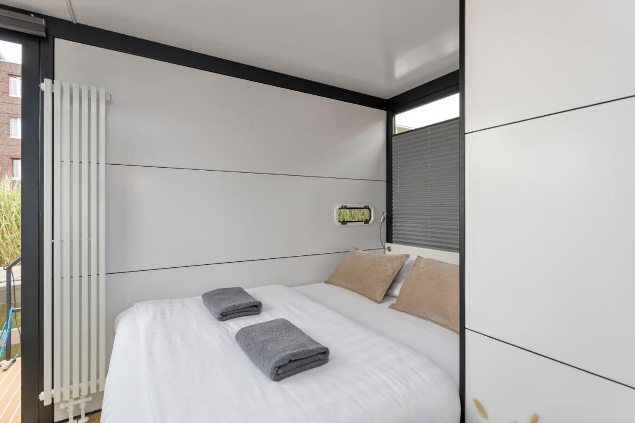 Cosy Tiny Houseboats Near Beach And Restaurants By Weltevreden Experience Zeewolde Luaran gambar