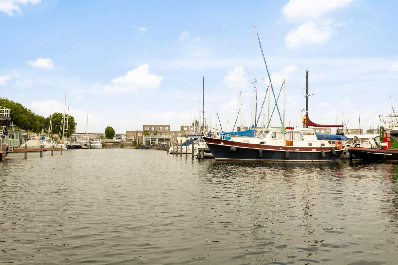 Cosy Tiny Houseboats Near Beach And Restaurants By Weltevreden Experience Zeewolde Luaran gambar
