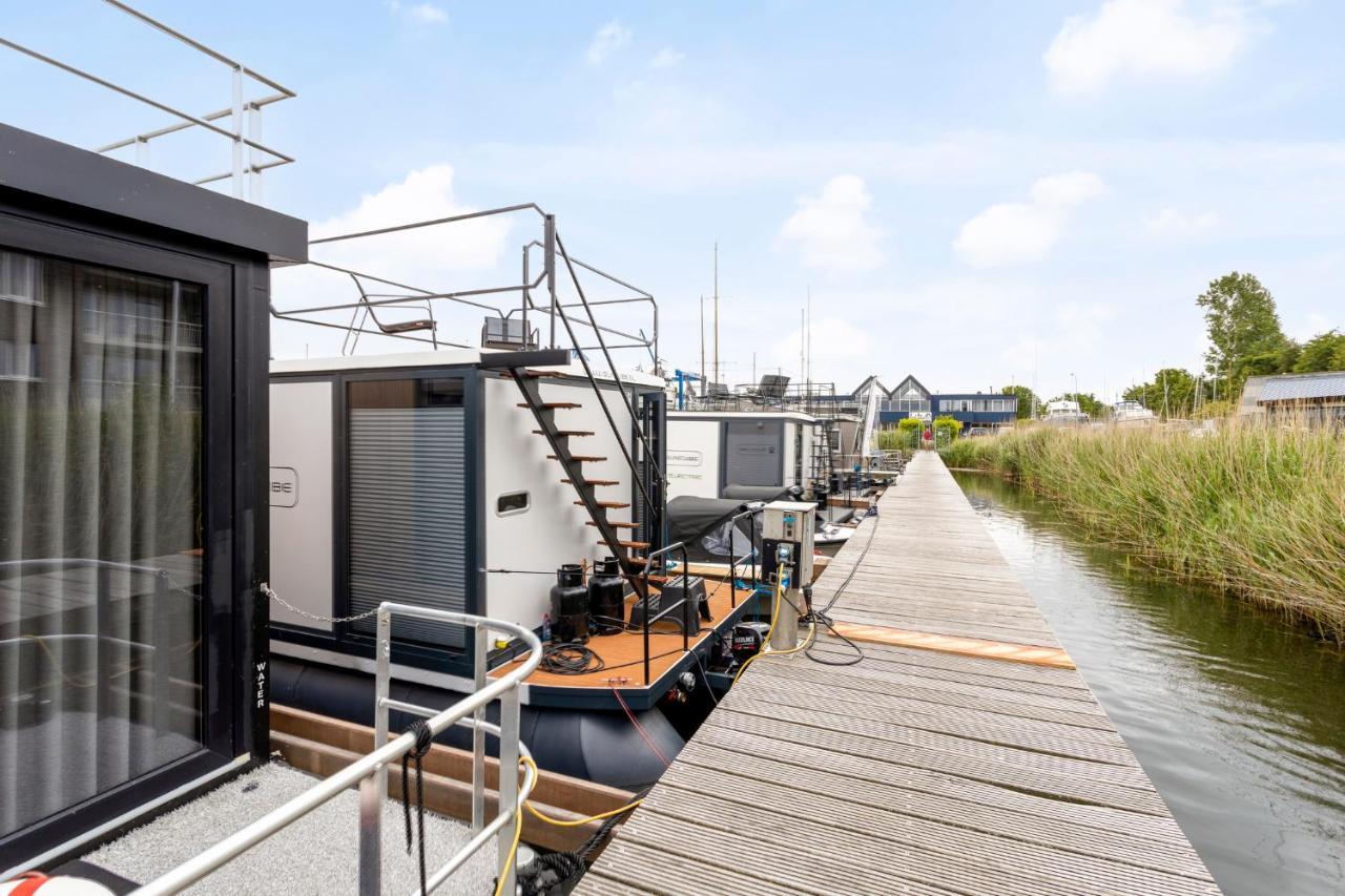 Cosy Tiny Houseboats Near Beach And Restaurants By Weltevreden Experience Zeewolde Luaran gambar