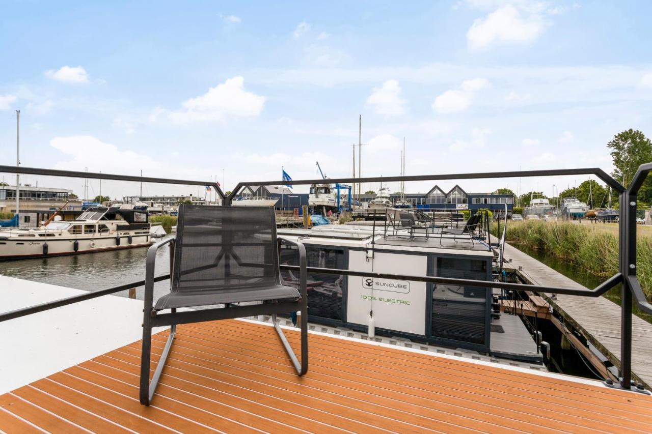 Cosy Tiny Houseboats Near Beach And Restaurants By Weltevreden Experience Zeewolde Luaran gambar