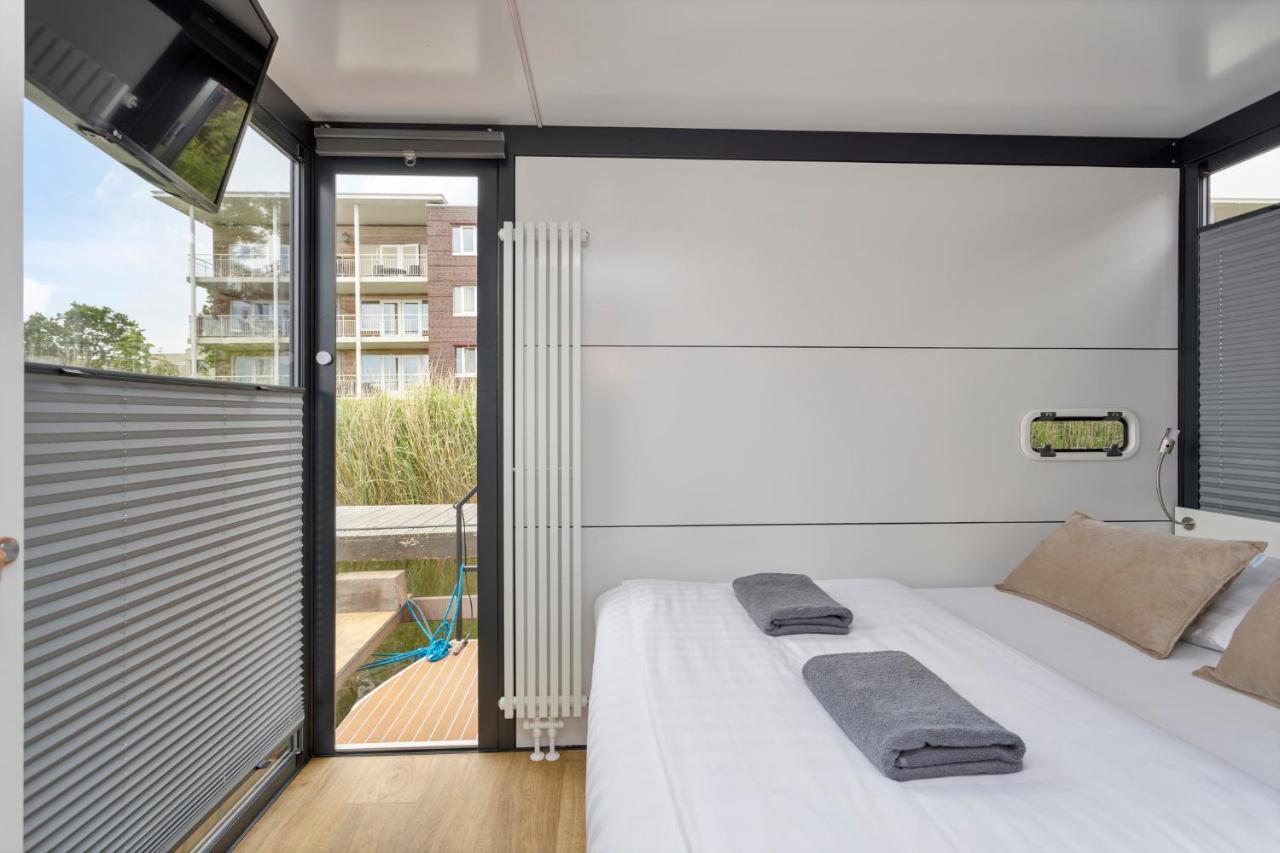 Cosy Tiny Houseboats Near Beach And Restaurants By Weltevreden Experience Zeewolde Luaran gambar