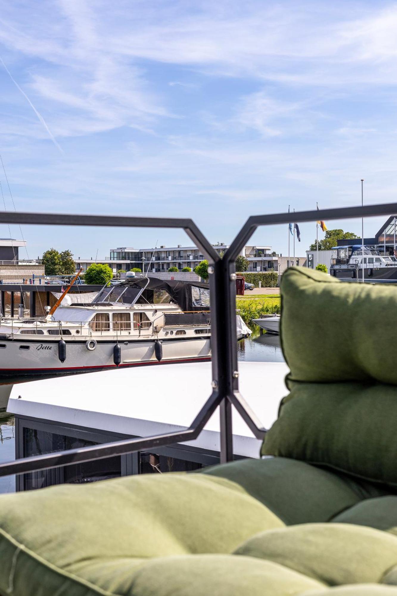 Cosy Tiny Houseboats Near Beach And Restaurants By Weltevreden Experience Zeewolde Luaran gambar