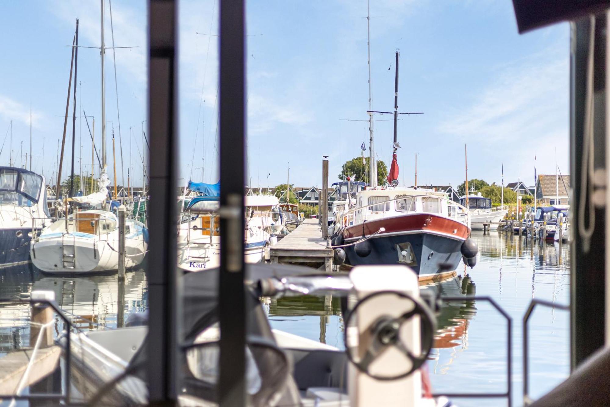 Cosy Tiny Houseboats Near Beach And Restaurants By Weltevreden Experience Zeewolde Luaran gambar