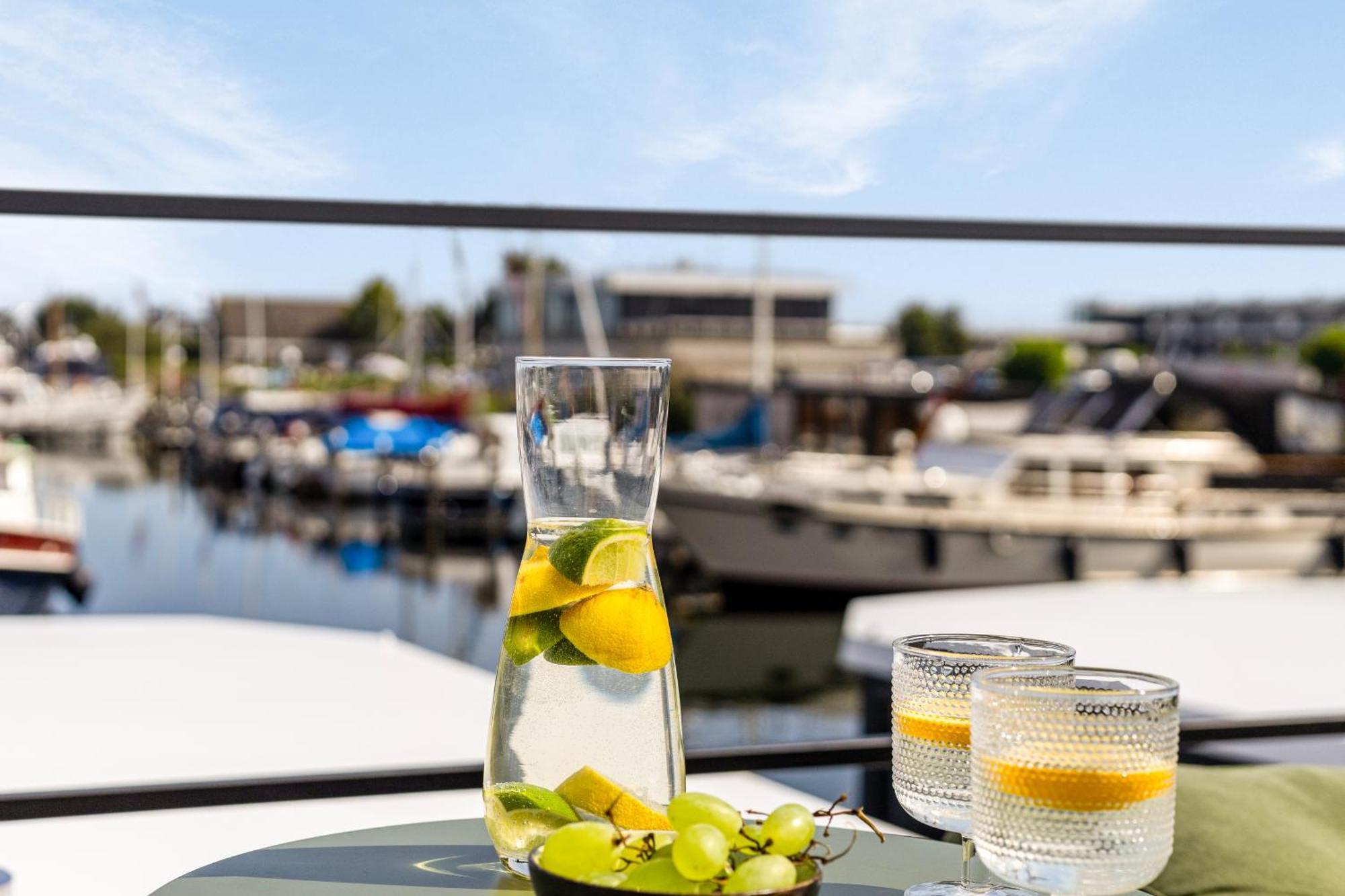 Cosy Tiny Houseboats Near Beach And Restaurants By Weltevreden Experience Zeewolde Luaran gambar