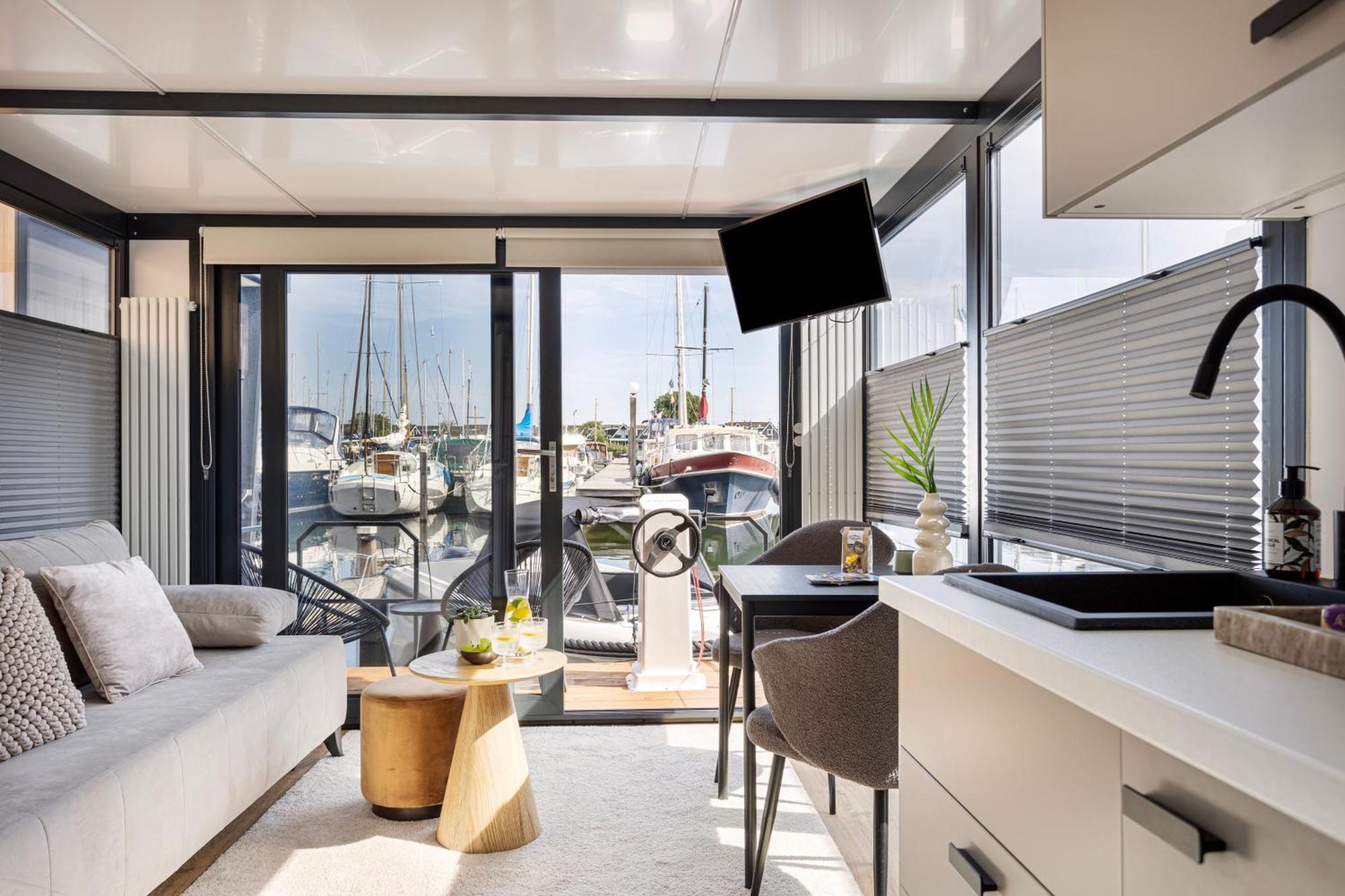 Cosy Tiny Houseboats Near Beach And Restaurants By Weltevreden Experience Zeewolde Luaran gambar