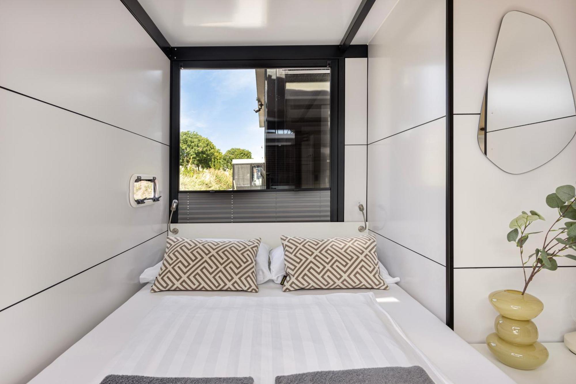 Cosy Tiny Houseboats Near Beach And Restaurants By Weltevreden Experience Zeewolde Luaran gambar