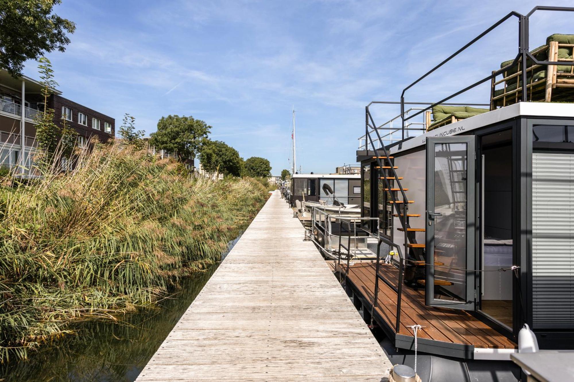 Cosy Tiny Houseboats Near Beach And Restaurants By Weltevreden Experience Zeewolde Luaran gambar