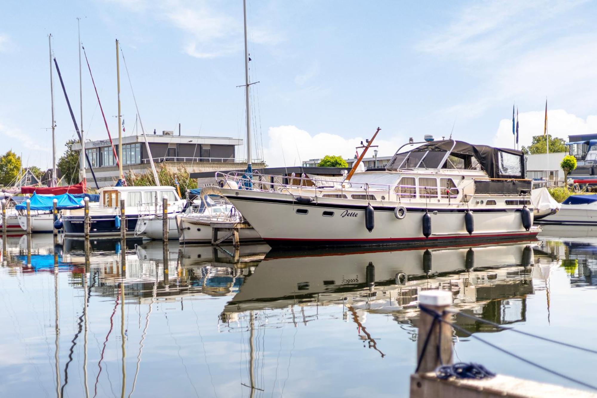 Cosy Tiny Houseboats Near Beach And Restaurants By Weltevreden Experience Zeewolde Luaran gambar